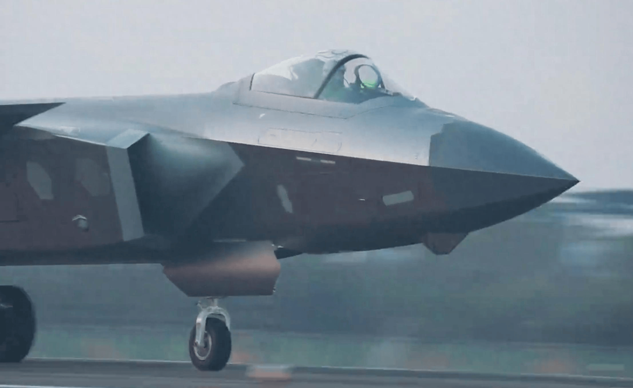 中国解放军释重磅信号！歼20首次亮剑台海，将打瘫台军海马斯远火