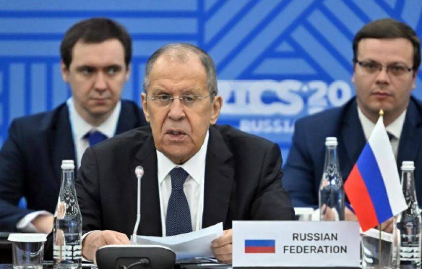 看谁敢插手，大陆围岛军演的同时，普京果断出手，用行动支持中国统一