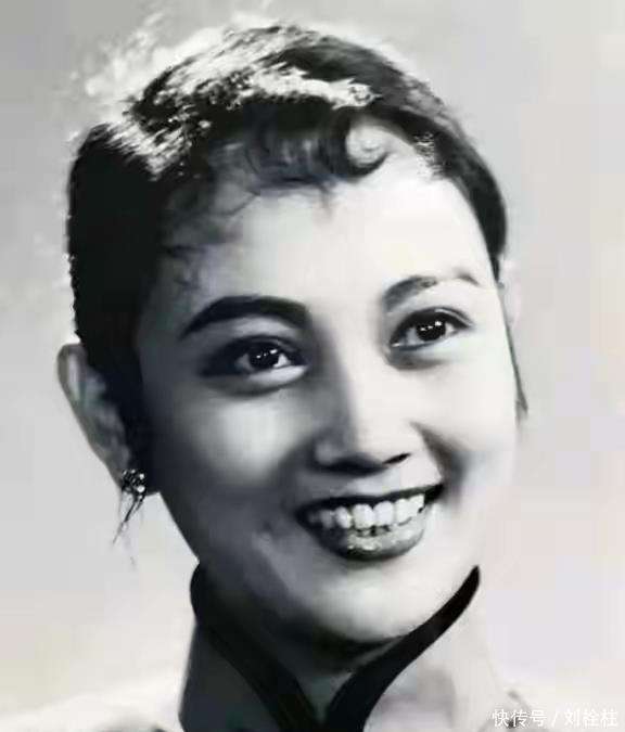 她被称为中国最美女演员，少将军衔，如今90岁活成这样