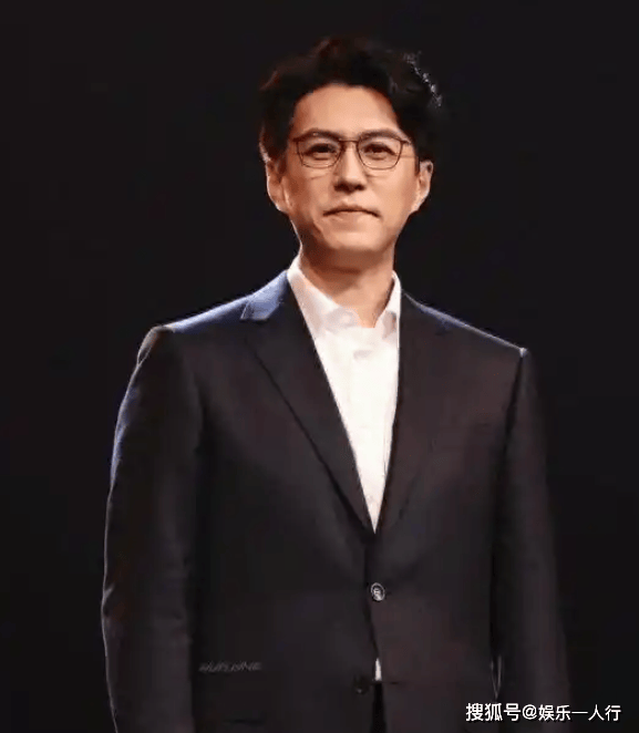 官媒对靳东称呼变了!2字之差释放3大信号,马伊琍的话有人说的真没错