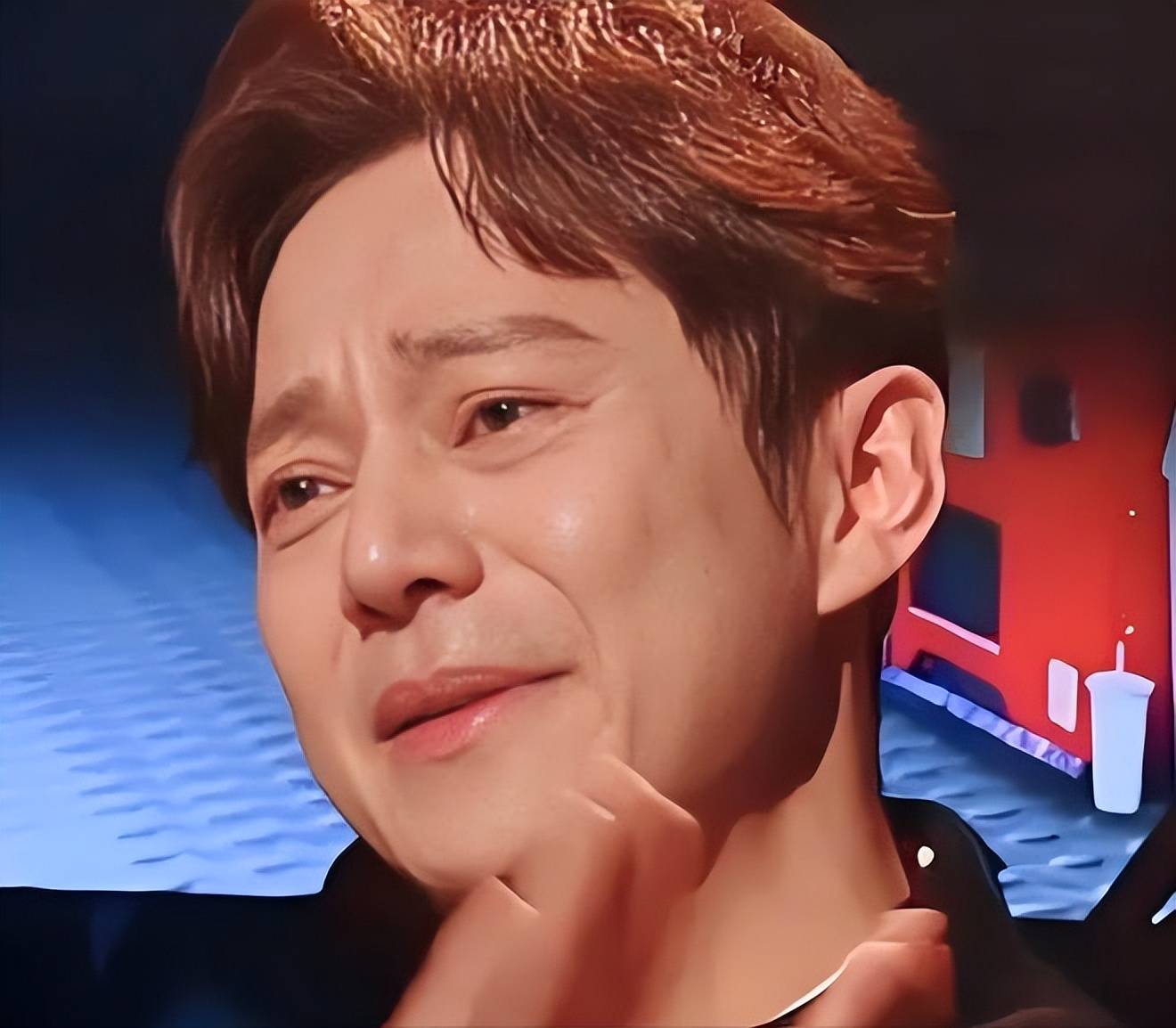 墙倒众人推!人民网怒斥、保姆举报51岁无妻无子的何炅还是崩溃了