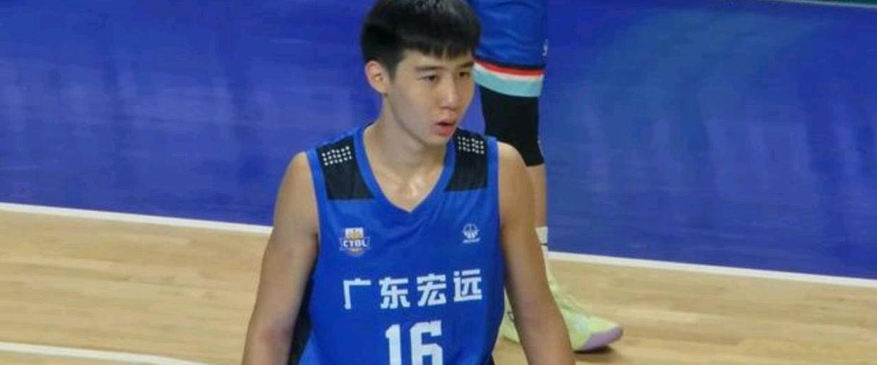 U19青年篮球决赛：上海U19加时力克广东荣膺冠军CBA盘口与数据深度__今日CBA盘口分析·大小分策略·球队档案