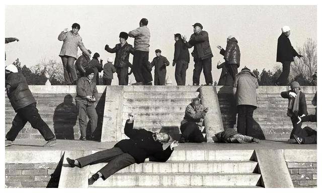 洛桑丹真，敛财2亿，毁掉100个女人，最小的仅16岁，为何有人信他