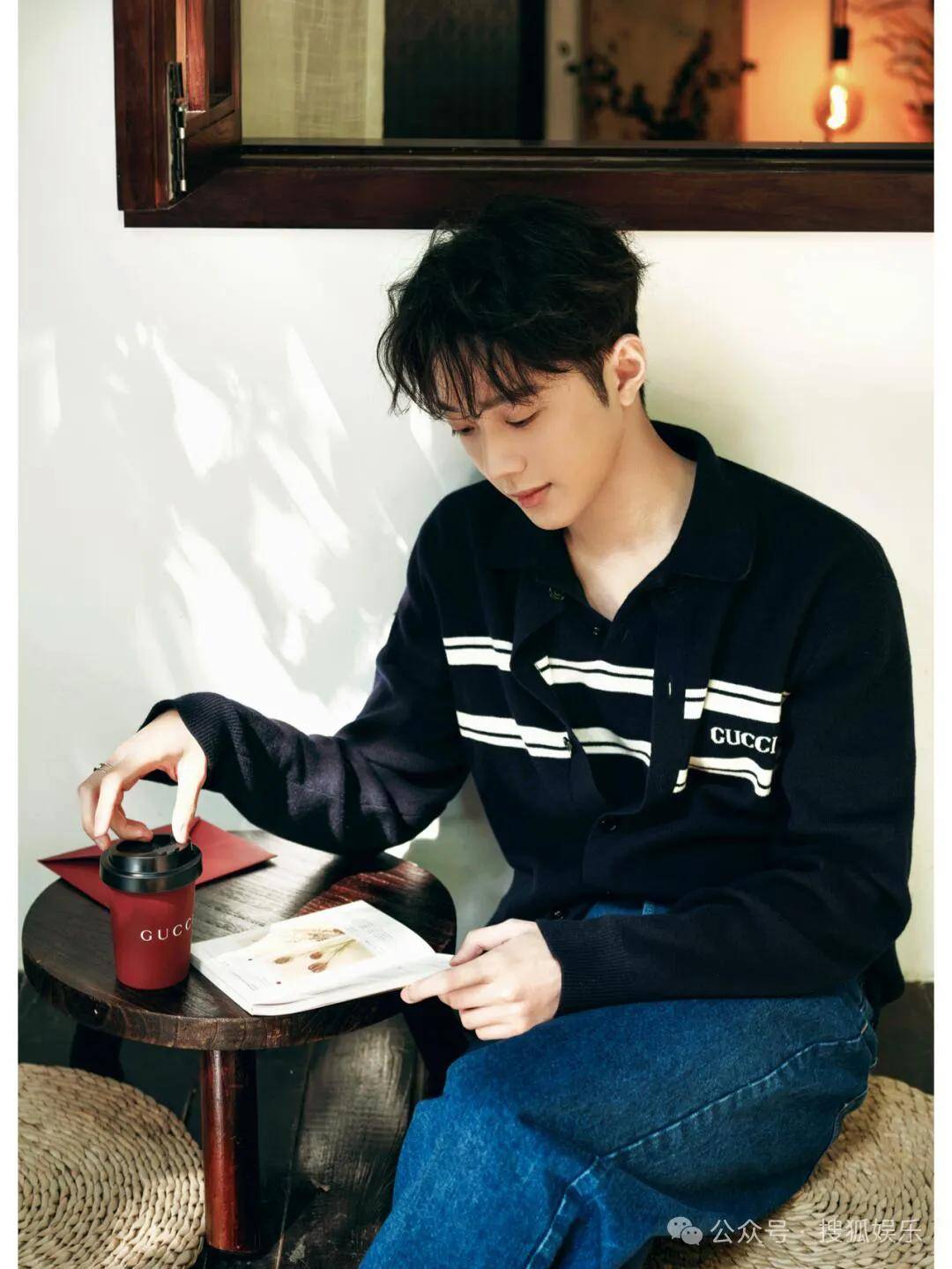 都退居幕后了还要被审判近照状态？他的转型真的还蛮彻底的......