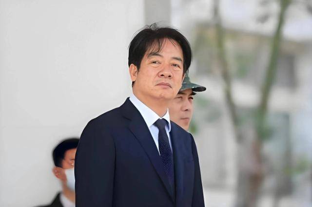 111亿装备还未登岛,台军F16突然坠海,赖清德紧急后撤一步