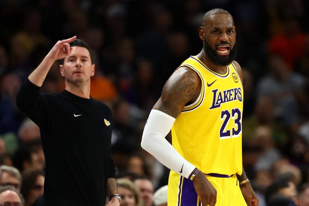 “湖人豪取三连胜赛后评分出炉最高分叫扬叔 