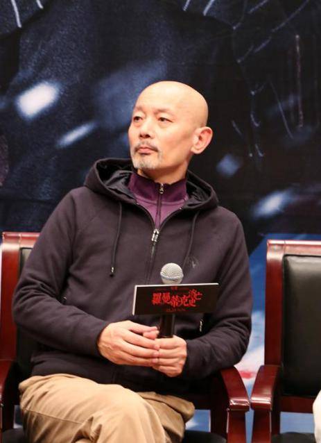 冯小刚没想到，闫学晶哭穷风波持续发酵后，葛优因一句话口碑暴增