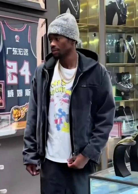 广东队大将萨姆纳珠宝店豪买金链球迷CBA盘口与数据深度__今日CBA盘口分析·大小分策略·球队档案热议真假与大小