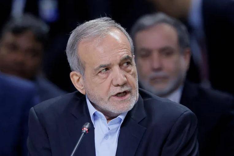 抗议进入第15天,革命卫队损失惨重,伊朗举国哀悼三天,改革派总统抢先发“罪己诏”