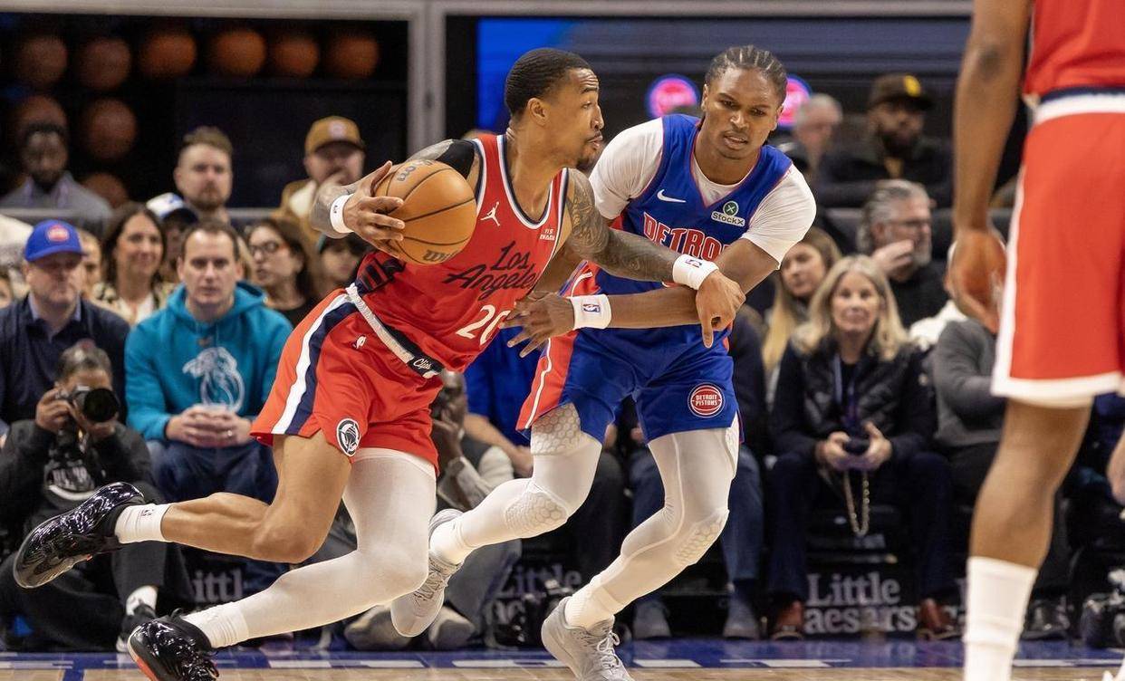 “19分惊天逆转！哈登20中4末节救赎小卡