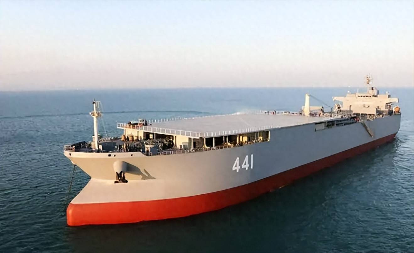 中国主导金砖国家军演，伊朗12万吨超级巨舰亮相，把052D的风头都抢了？