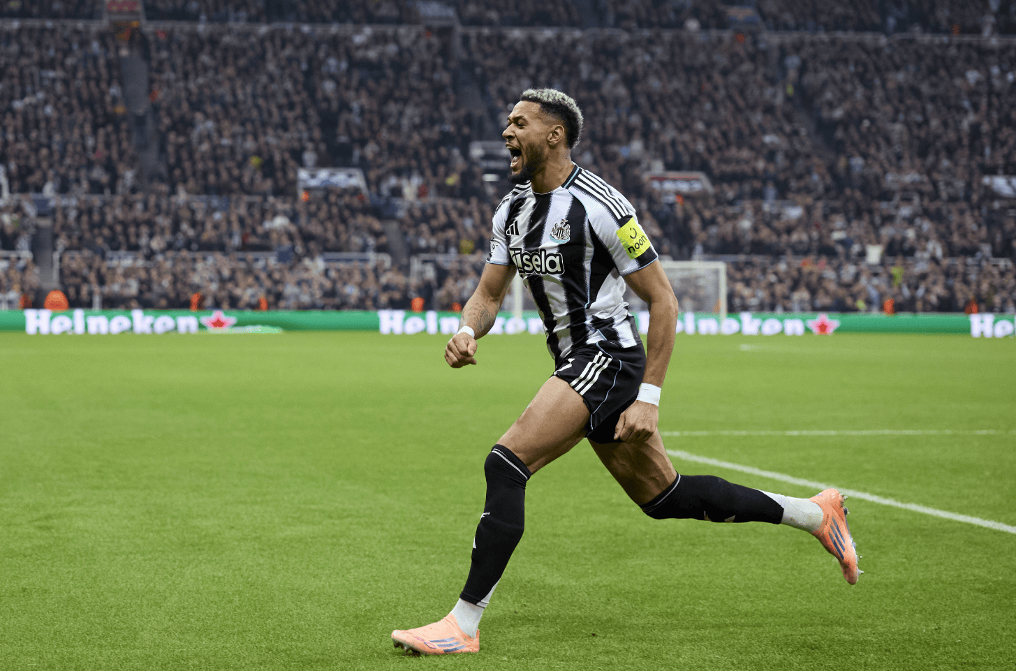 联赛杯半决赛！曼城vs纽卡斯尔谁能抢英超联赛免费高清直播+实时赛程+积分预测（2025赛季全覆盖）占先机？