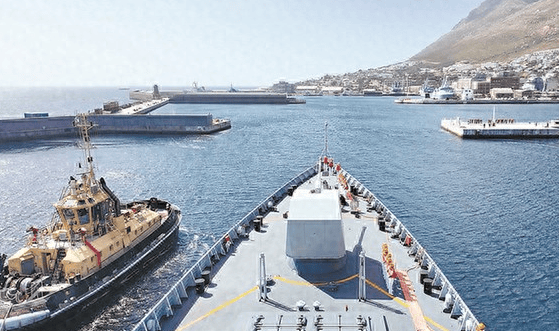 沉寂24小时后，特朗普只能乖乖放人，中俄军舰出动，对外传递信号不简单