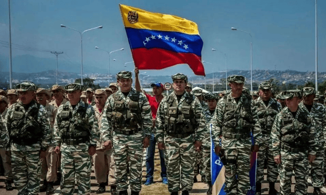 和美军战至最后一刻，32名古巴保镖遗骸归国，数千民众迎接