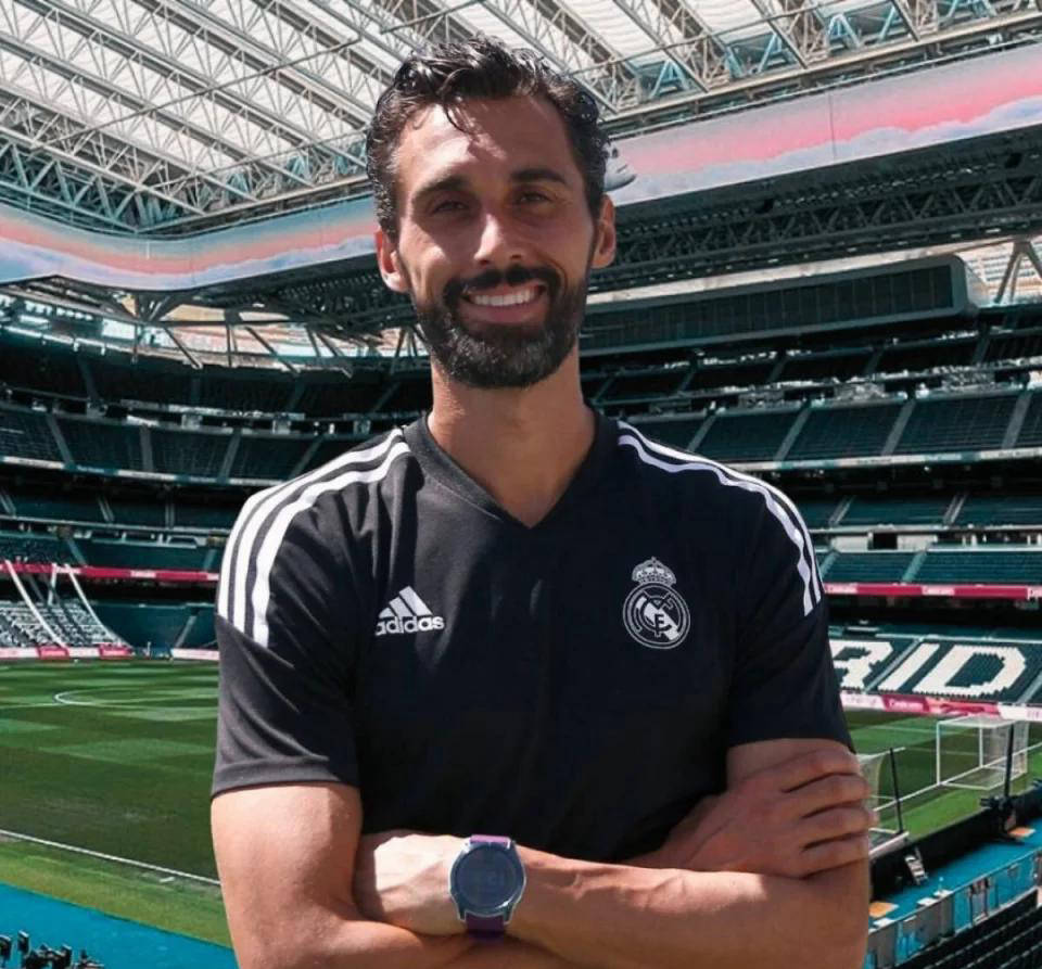 西甲联赛免费高清直播＋实时赛程积分榜＋竞彩预测全覆盖（2025赛季）一夜双线豪门压力大考！皇马新帅首秀迎西甲考验利物浦誓破主场魔咒