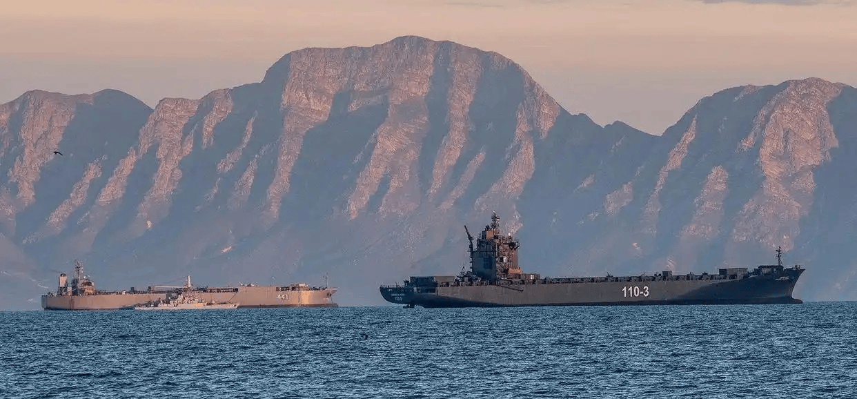 中国香港油轮突遭美军强制扣押,第 7 艘了!全面对华展开海上封锁