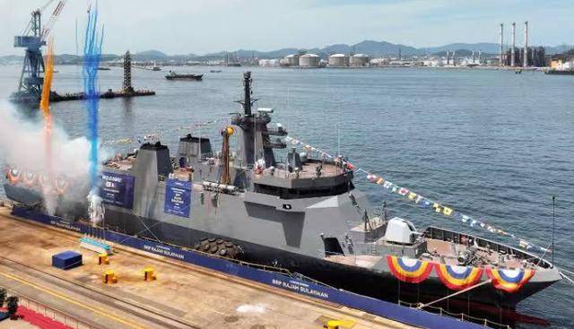 8天2场争端!菲机强闯黄岩岛,072登陆舰队突现,中方早有准备