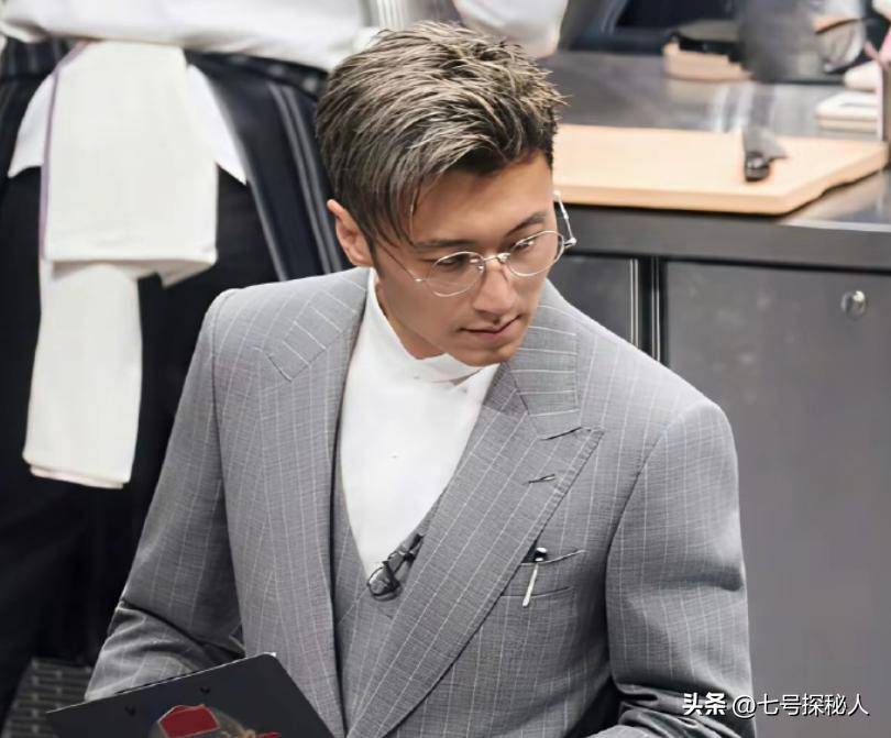 不足24小时,央媒2次公开点名谢霆锋,网友:王菲可以放心了