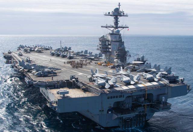 美军派重兵合围,伊朗2艘潜艇进驻霍尔木兹,中俄先断特朗普后路?