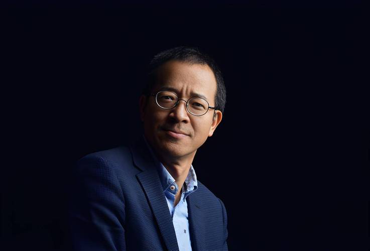 俞敏洪直言AI教育或消灭大量教师岗位，中国中小学教师过半不合格，那新东方