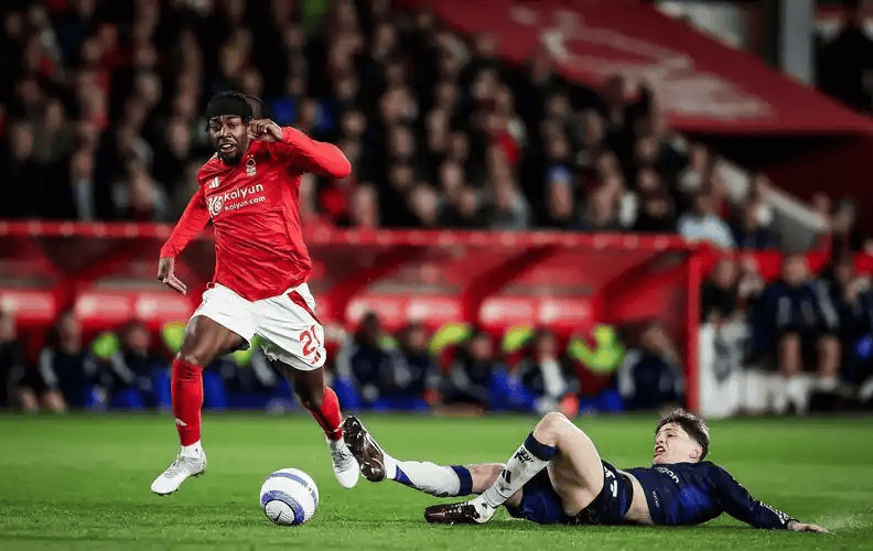 英超联赛免费高清直播+实时赛程+积分预测（2025赛季全覆盖）英超赛季开云观察：节奏管理与体能分配的智慧