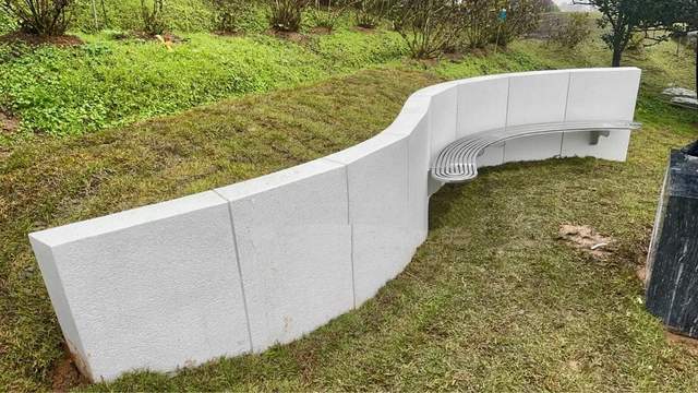 大S纪念雕像已落成！9层台阶藏爱意，具俊晔租住地点遥望大S墓园