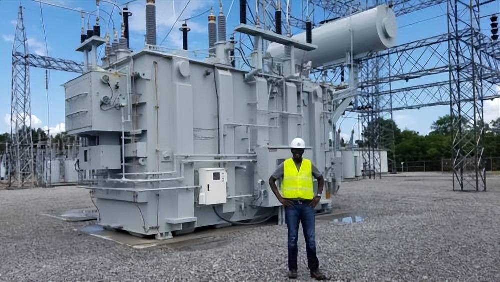 原创             谁还敢得罪中国？全球不再疯抢芯片，而是中国20万一台的变压器