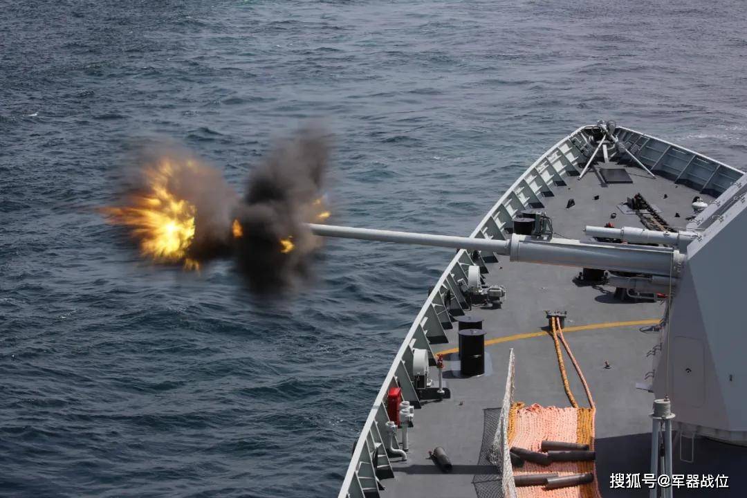 央视最新曝光：中美疑似爆发激烈海上交锋，外舰挑衅被我052D锁定