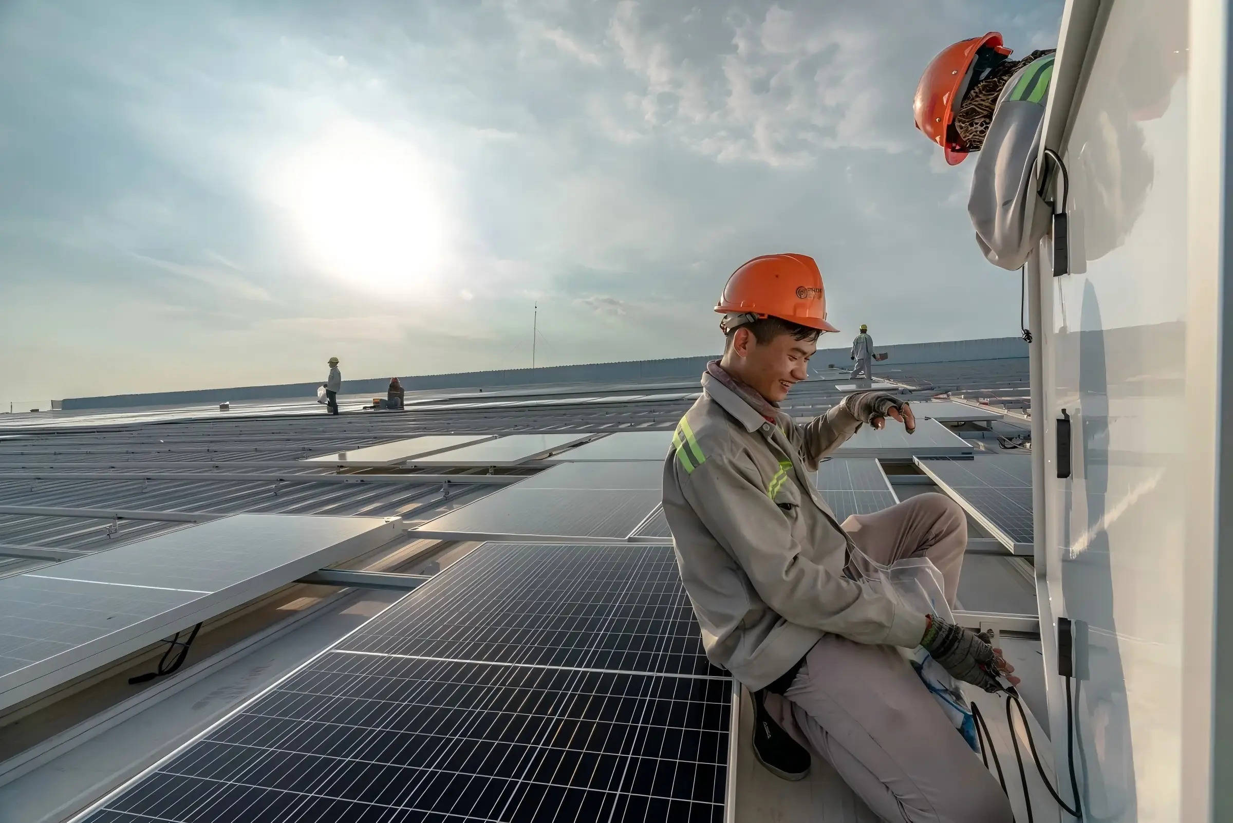 光伏产业链价格承压 光伏技能培训成破局关键