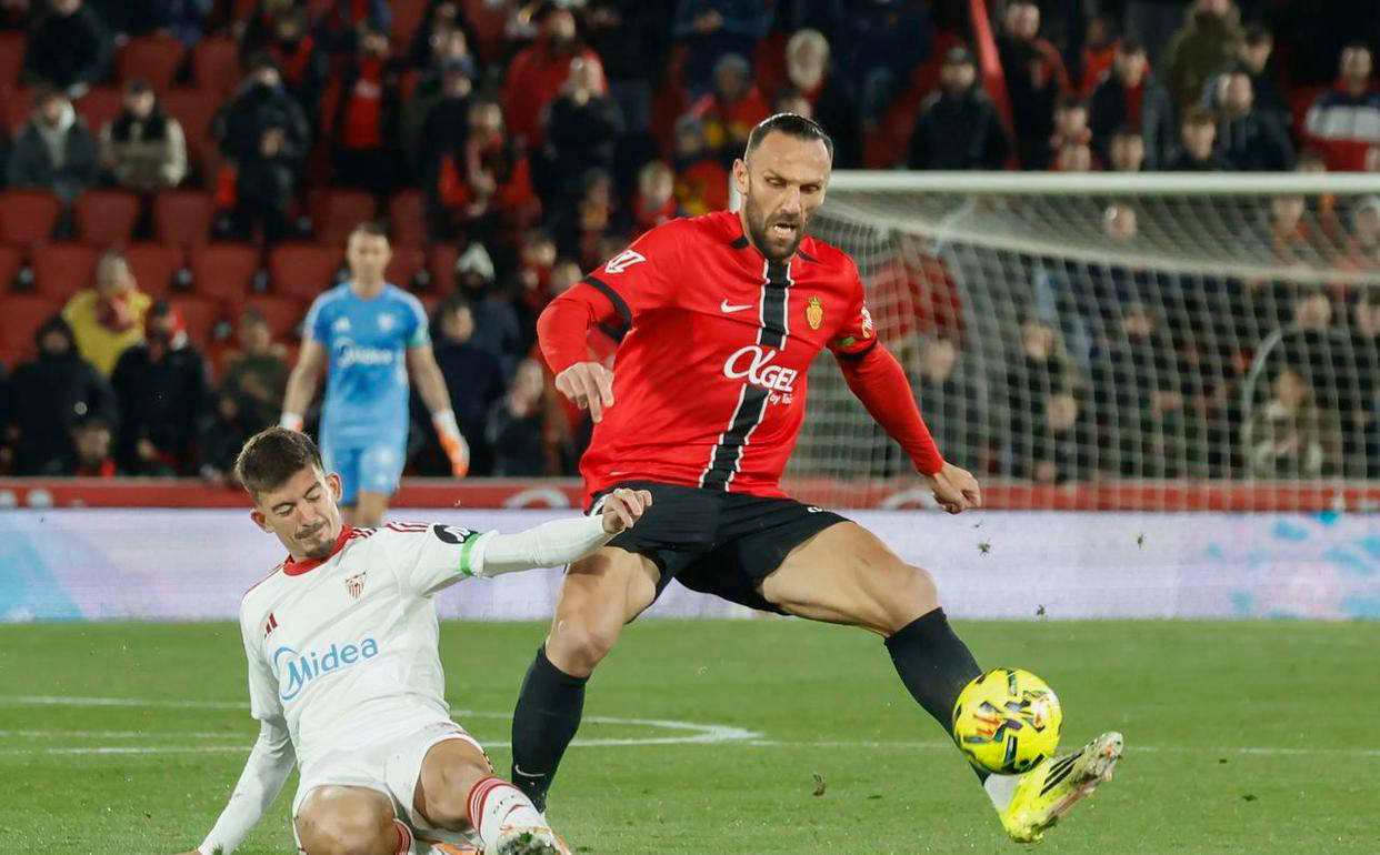 西班牙足球甲级联赛西甲最新积分榜揭秘：塞维利亚惨遭马略卡4-1逆转