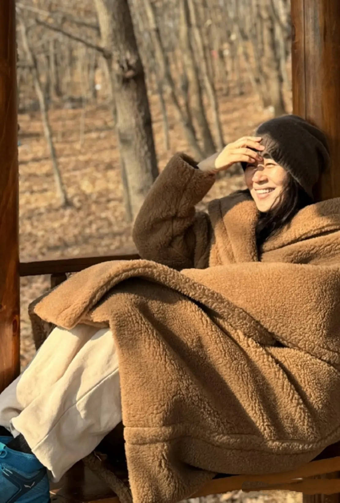 邬君梅独自庆60大寿，结婚30年做9次试管没怀孕，外籍丈夫已病逝