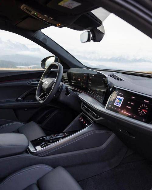 纯电轿车智能互联语音控制方便(图1)