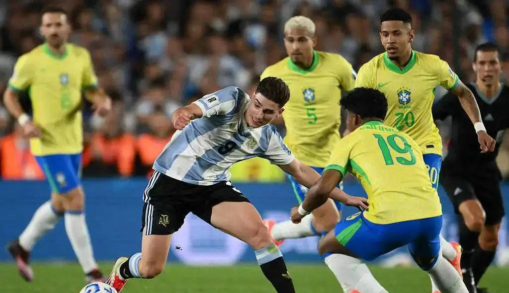 足球直播-NBA直播_英超_世界杯体育【超清在线观看】五星巴西遭遇惨败！阿根廷队全面碾压南美双雄实力差距显现