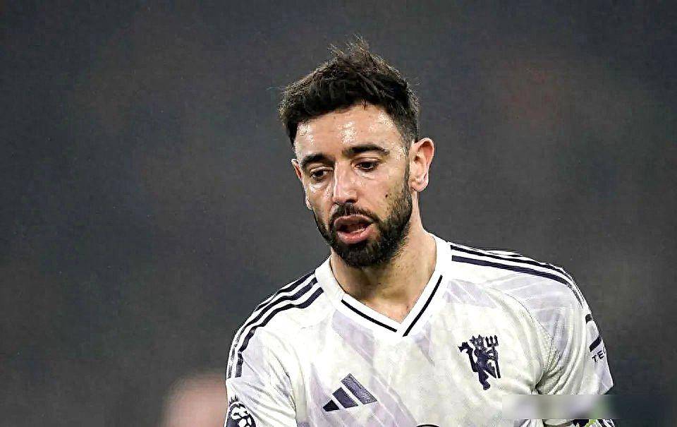 英超又整活！曼联赢完曼城阿森纳却被降级队1-1按着摩擦争四团战要炸裂！叫扬叔 - 全网最会整活的苏超球迷  足球圈热梗收割机