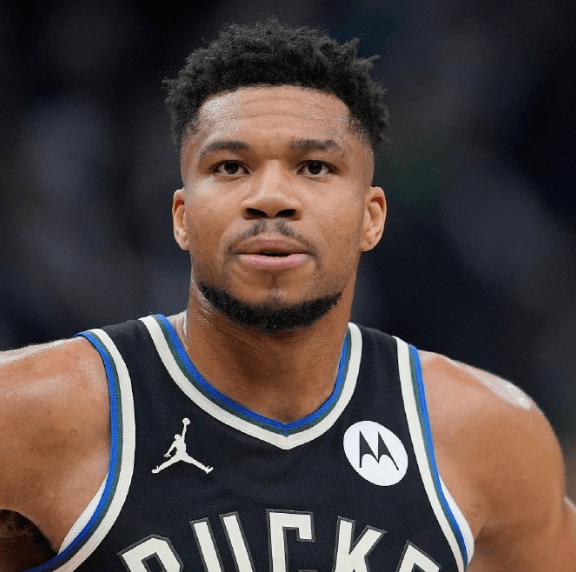 米兰体育资讯从艾美奖到MVP奖杯弗林展现双重魅力：球场上的冷血杀手采访世界杯-足球赛事比分体育网区的谦逊领袖