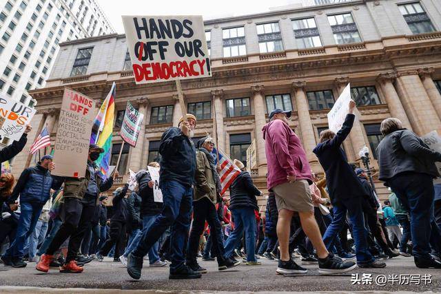 美国终极自杀方案：主动贬值300%！美债一夜清零，霸主屈身变乞丐