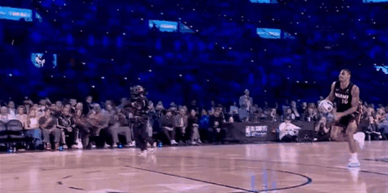 U23亚洲杯_U23亚洲杯直播_赛事直播LIVE新科扣篮王三连冠背后藏着多少争议？罚球线扣篮真被高估了？