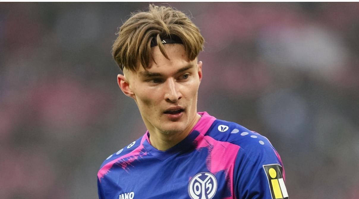 18岁波兰防守新星崭露头角六大欧洲豪门争