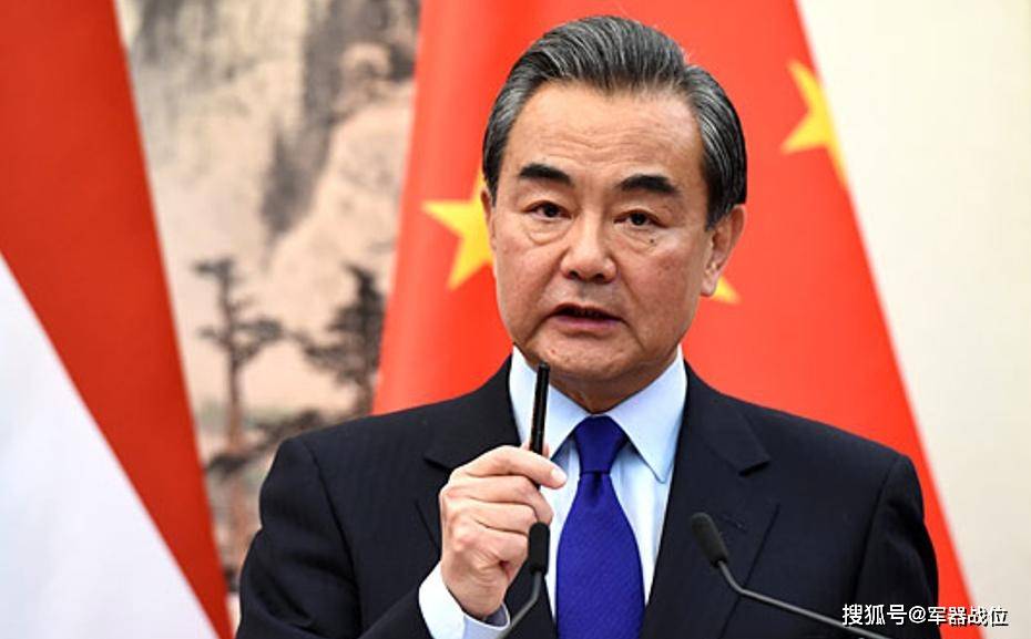 王毅外长喊话全球, 直接给日本定了性，话音刚落, 高市早苗已辞职