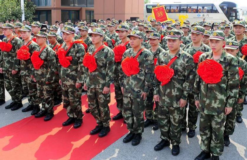 高中当兵和大学当兵,有什么区别?差别很大,不是一星半点