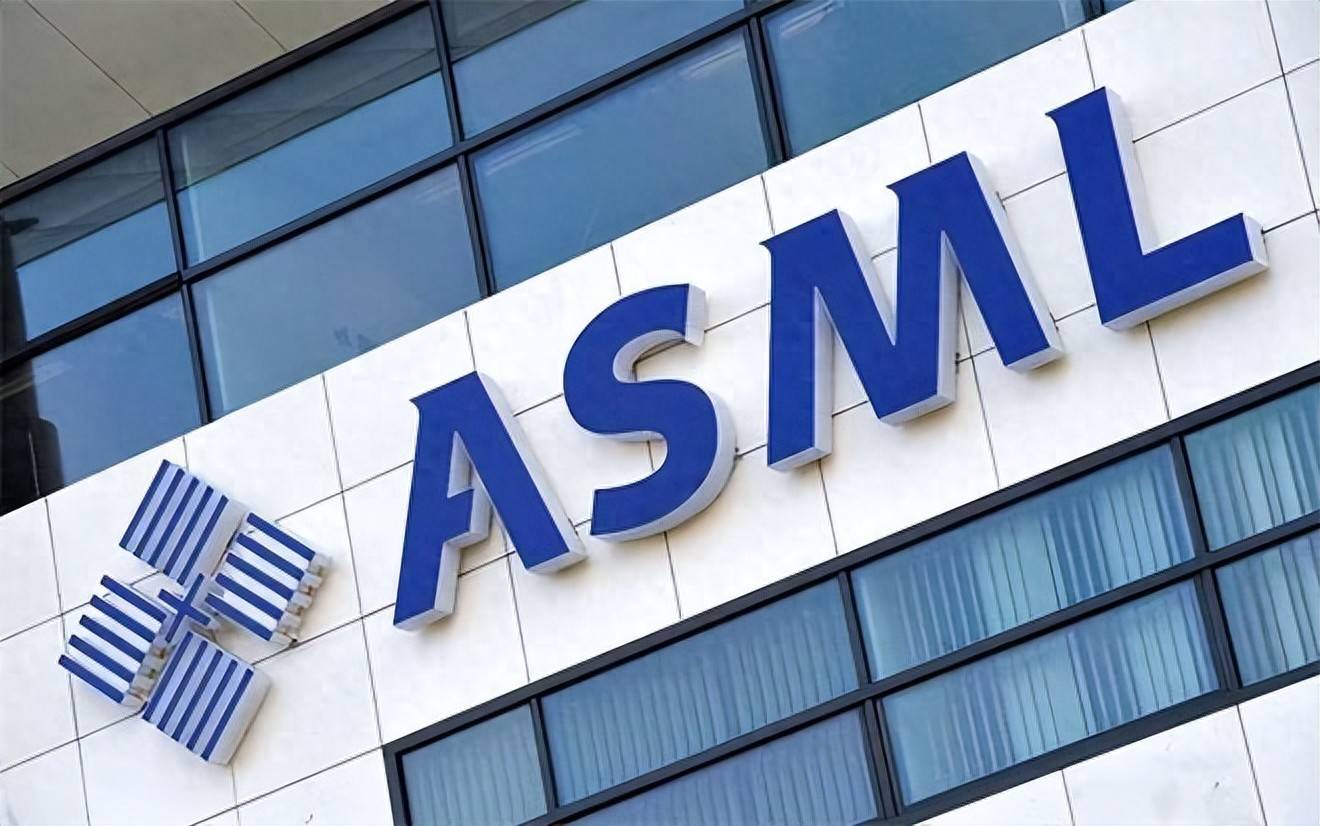 原创 现世报!ASML裁员1700人,450亿芯片烂仓库,荷兰:断供是步臭棋