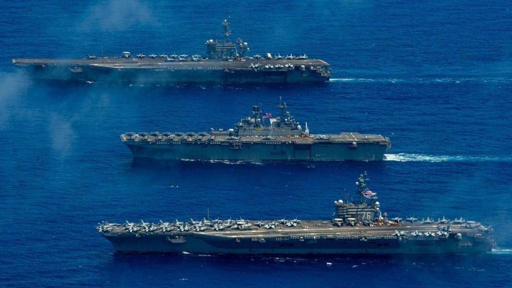 脸丢大了！美军4.8万吨巨舰被击中、基地四处起火，还按兵不动？