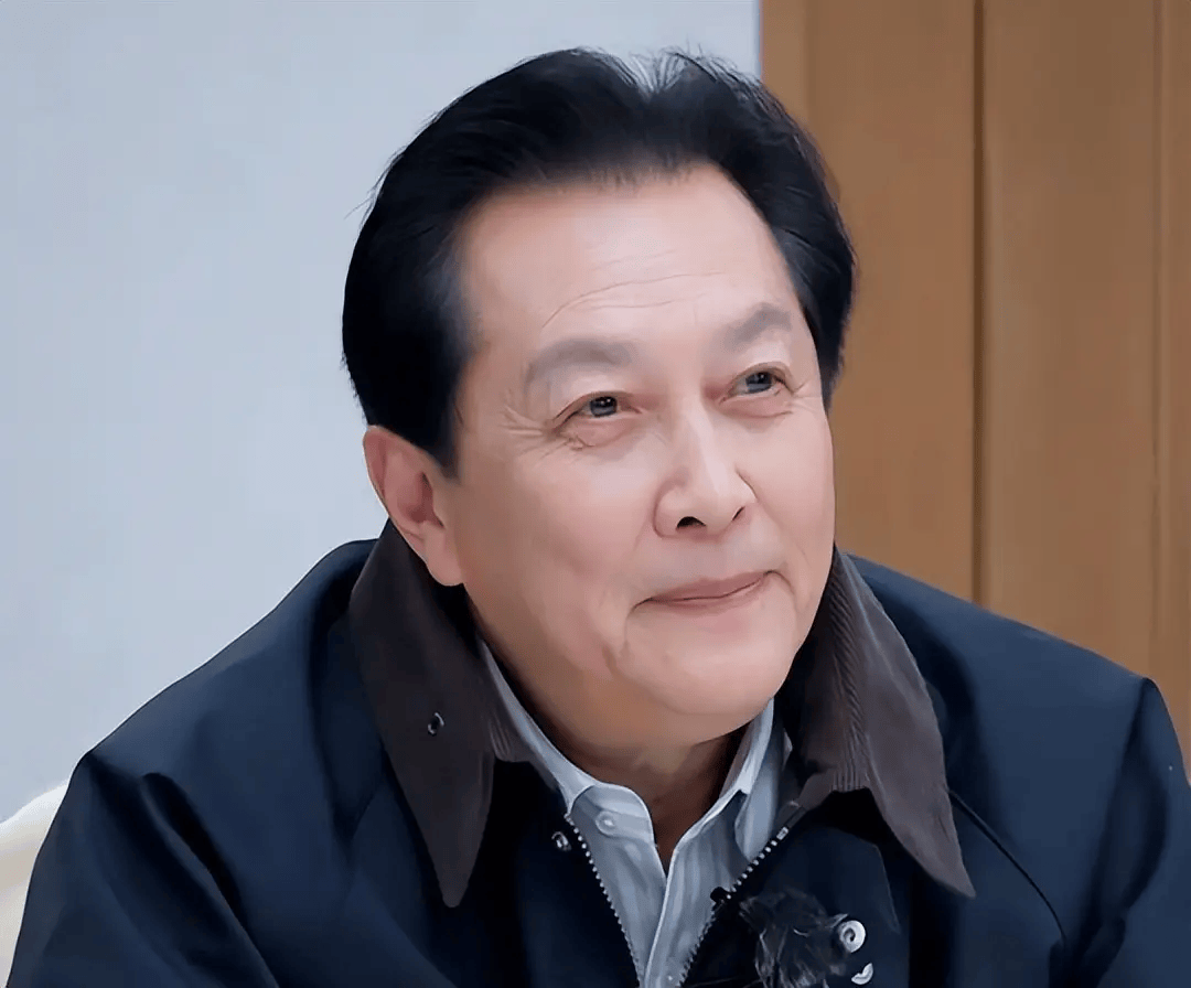 唐国强拍短剧王刚疯狂接商演！老来得子的他们为养娃不敢退休！