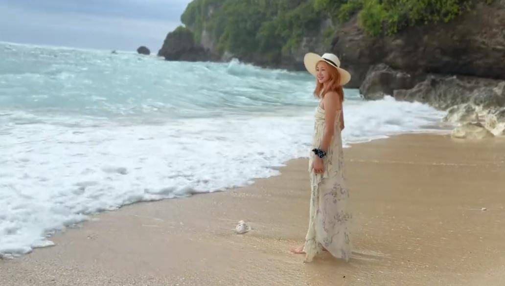 苗苗主动晒五口全家福，郑恺基因强大，仨孩子都像他看着一模一样