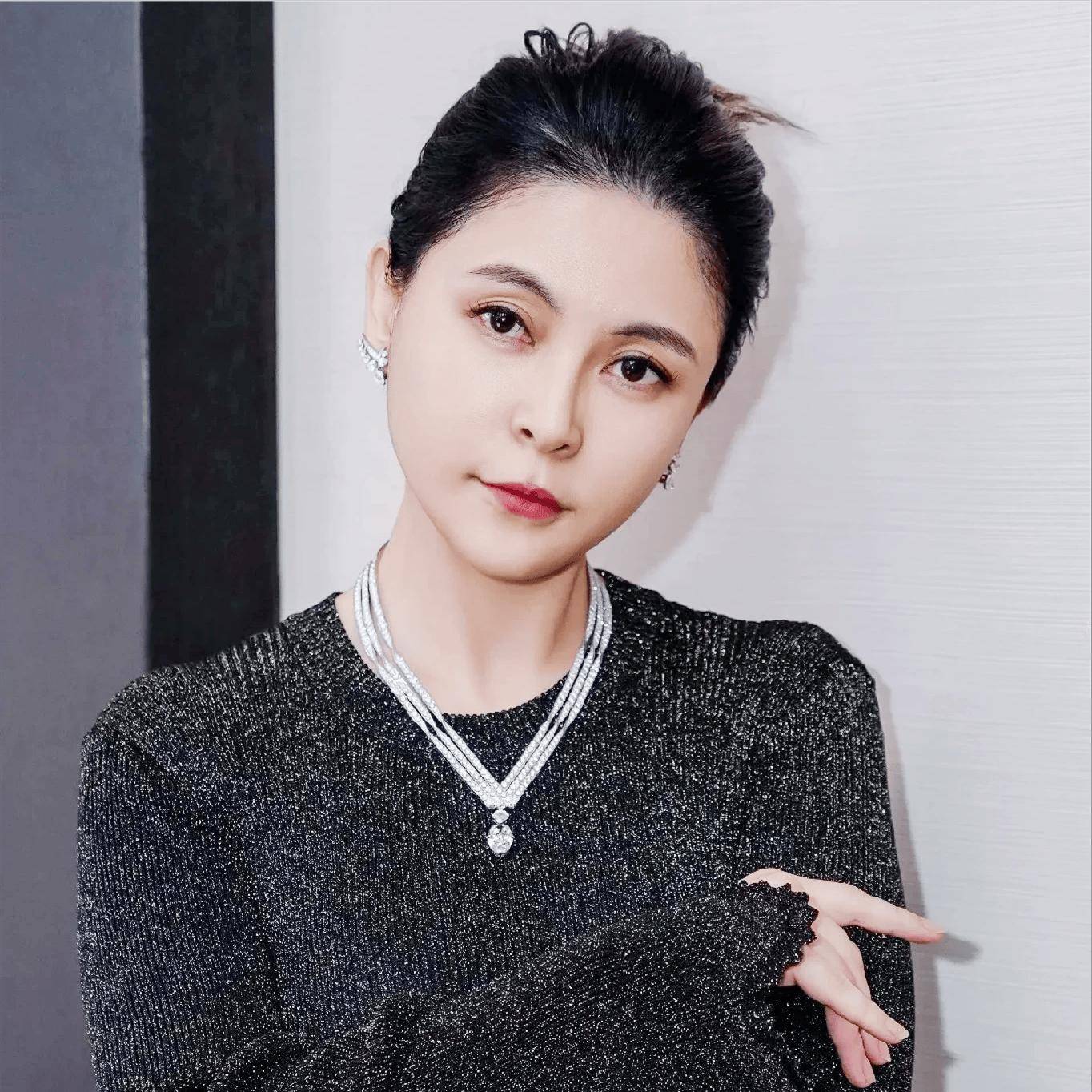 知名演员嫁大44岁老艺术家，现丈夫91岁垂垂老矣，她47岁貌美如花