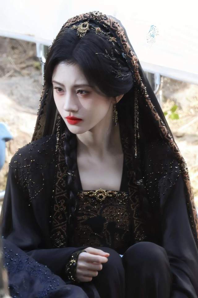 原创 鞠婧祎此身分明了上热搜?官方称未发现涉税问题,反为新剧拉好感封面图