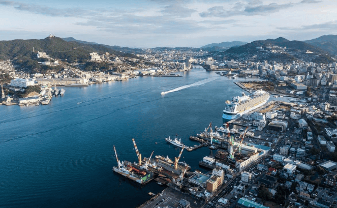 中俄同时出手！解放军大驱现身日本海，俄罗斯拒绝向日本供油，高市早苗玩砸了