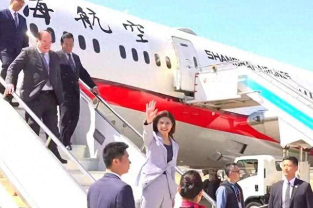 郑丽文抵达南京,赖清德发声,台军连夜开火,解放军的警告很直白