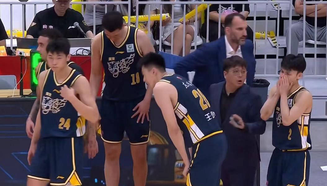 广东男篮险胜宁波徐杰关键时刻表现突出奎因同样发挥出色