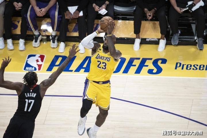 v2和小火箭是啥